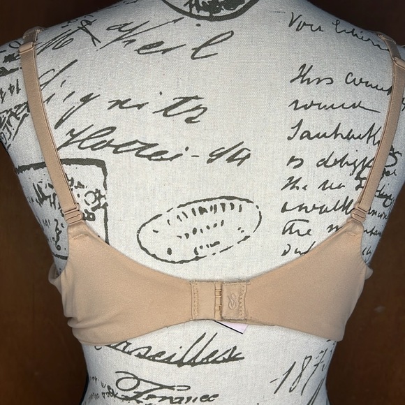 Victoria’s Secret lined bra - Picture 5 of 8